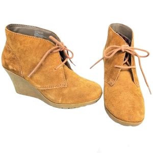 White Mountian Leather booties wedge tan 7 1/2